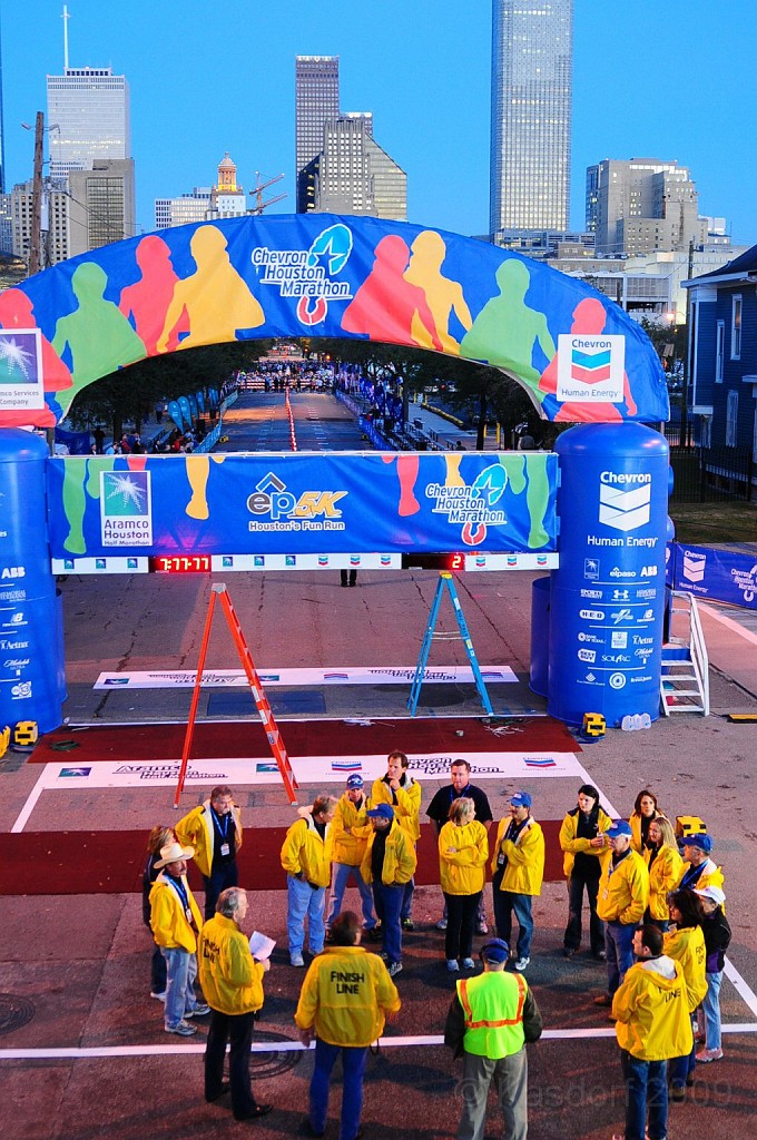 Houston ep5K 2009 0910.jpg - Pre race officials meeting.